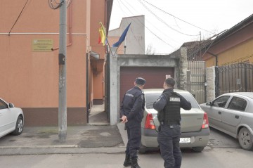Un consilier din cadrul APIA Hârşova şi secretarul Primăriei Ciobanu, propuşi spre arestare de DNA
